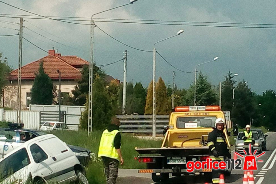 Dominikowice: kolizja dwóch pojazdów na drodze wojewódzkiej nr 993