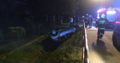 Wypadek z udziałem forda w Uściu Gorlickim (powiat gorlicki)