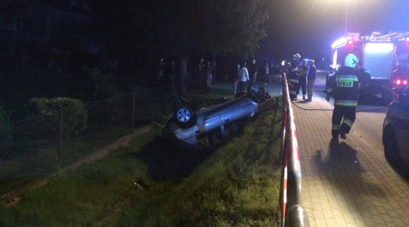 Wypadek z udziałem forda w Uściu Gorlickim (powiat gorlicki)