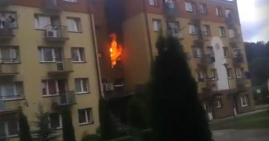 Pożar na klatce schodowej bloku przy ul. Konopnickiej w Gorliach (01.07.2017r)