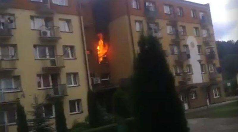 Pożar na klatce schodowej bloku przy ul. Konopnickiej w Gorliach (01.07.2017r)