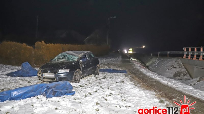 Dachowanie Fiata w Bieczu (przedmieście)