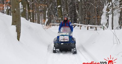 Ratownik bieszczadzkiego GOPR w drodze na połoninę Wetlińską