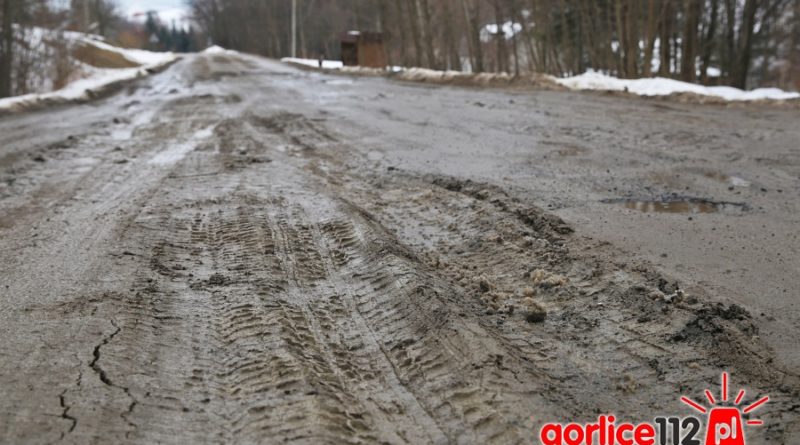 Biesnik: mieszkańcy apelują ws. fatalnego stanu drogi powiatowej (interwencja gorlice 112.pl)