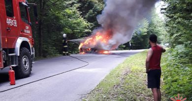 Uście Gorlickie: na drodze w stronę Kunkowej spłonął VW Golf 4 kombi