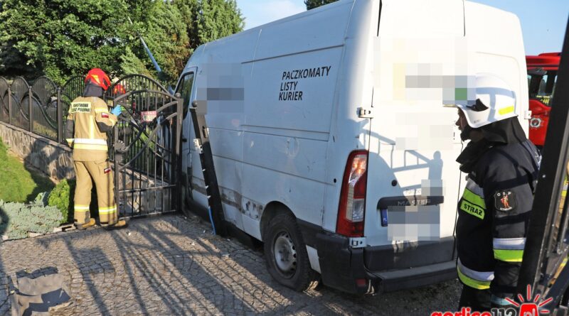 DK 28, miejscowość Szymbark. Kolizja z udziałem dwóch samochodów dostawczych