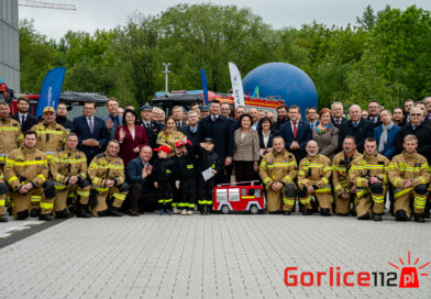 Nowe wozy strażackie oficjalnie trafiły do jednostek z powiatu gorlickiego