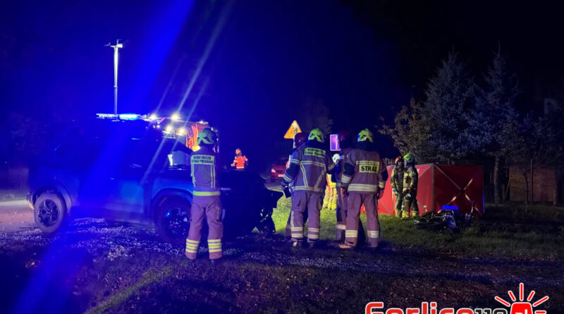 Zderzenie samochodu z motocyklem w Lipinkach. Droga całkowicie zablokowana