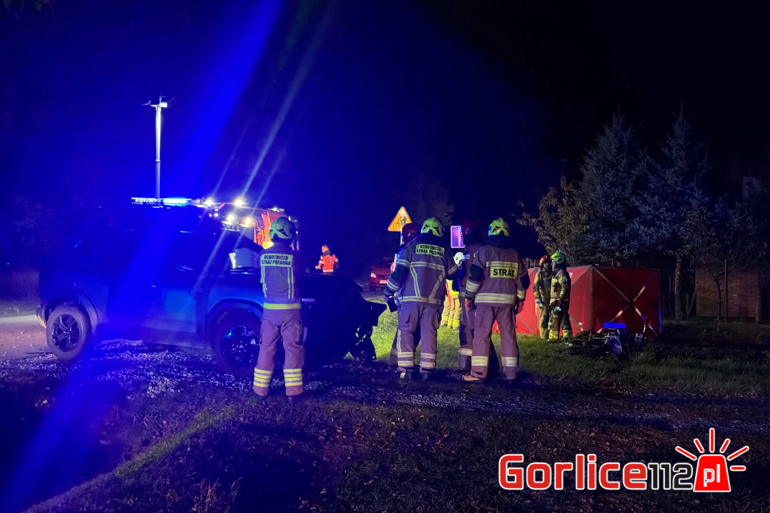 Zderzenie samochodu z motocyklem w Lipinkach. Droga całkowicie zablokowana